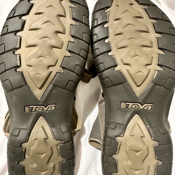 Teva Women’s Sandals, size 9 - Picture 2 of 3